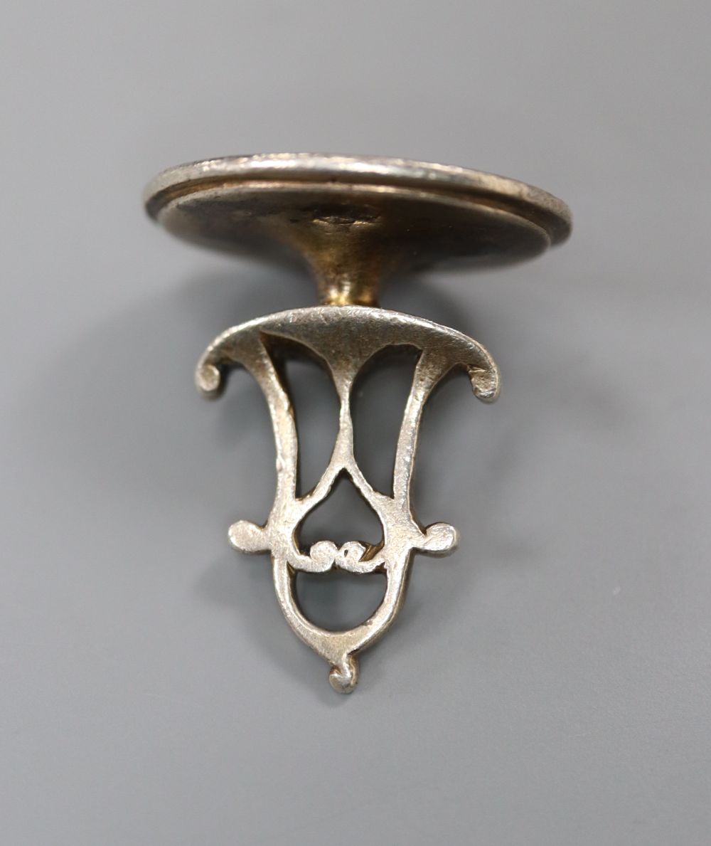 A George III silver fob seal with intaglio crest (probably for Robinson), 25mm.